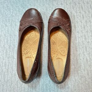 Hush Puppies Women's Brown Leather Flats Size 8.5 Casual Comfort